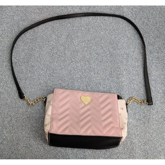 Luv Betsey by Betsey Johnson Pink Chevron Heart Crossbody Bag Gold Heart Detail - Picture 2 of 9